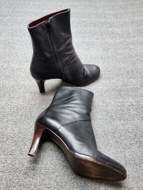 Marc Jacobs Black Leather Ankle Boots Zip Heel Womens 39 EU